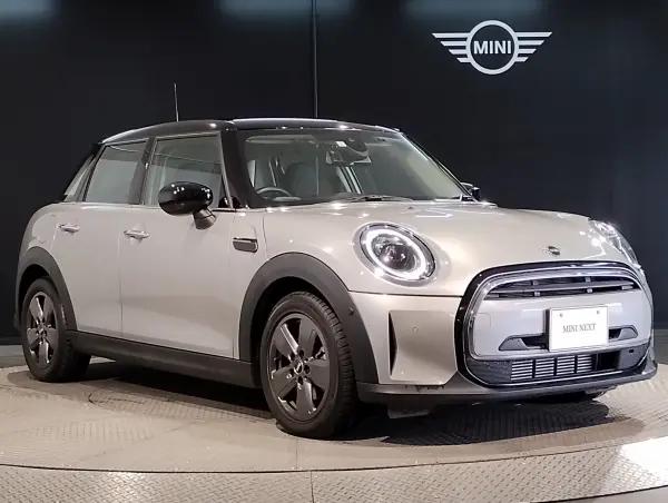 Mini Cooper D 5-Door Premium Plus Package DCT One Owner Seat Heater Apple CarPlay Comfort Access LED Headlights Backup Camera Front/Rear PDC Sensors Active Cruise Control Mirror-type ETC Digital Meter UJ Tail Lamps (Melting Silver III) — photo 7