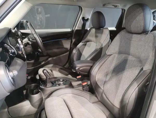 Mini Cooper D 5-Door Premium Plus Package DCT One Owner Seat Heater Apple CarPlay Comfort Access LED Headlights Backup Camera Front/Rear PDC Sensors Active Cruise Control Mirror-type ETC Digital Meter UJ Tail Lamps (Melting Silver III) — photo 9