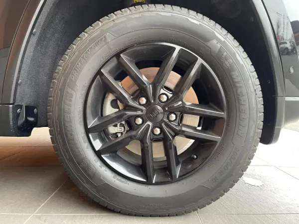 Jeep Grand Cherokee Limited 4WD One Owner Genuine Navigation Full-Seg TV Front/Side/Rear Camera Black Leather Seats All-Seat Heaters Seat Ventilation ACC Lane Keep Assist Blind Spot Air Suspension Power Tailgate Blackout Style Genuine 18-inch Black Alloy Wheels (Diamond Black Crystal Pearl C) — photo 8