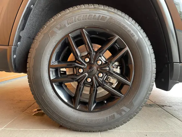 Jeep Grand Cherokee Limited 4WD One Owner Genuine Navigation Full-Seg TV Front/Side/Rear Camera Black Leather Seats All-Seat Heaters Seat Ventilation ACC Lane Keep Assist Blind Spot Air Suspension Power Tailgate Blackout Style Genuine 18-inch Black Alloy Wheels (Diamond Black Crystal Pearl C) — photo 9