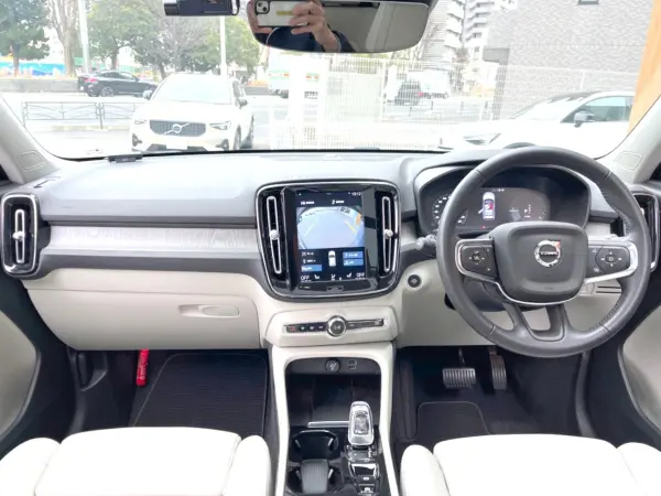 2021 Volvo Xc40 — photo 2