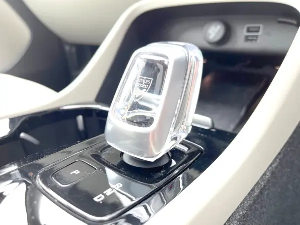 Volvo XC40 Recharge Plug-in Hybrid T5 Inscription Certified Used Car Sunroof White Leather Seats 360° View Camera Genuine 9-inch Navigation Harman Kardon (Crystal White) — photo 7