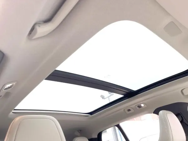 Volvo XC40 Recharge Plug-in Hybrid T5 Inscription Certified Used Car Sunroof White Leather Seats 360° View Camera Genuine 9-inch Navigation Harman Kardon (Crystal White) — photo 8