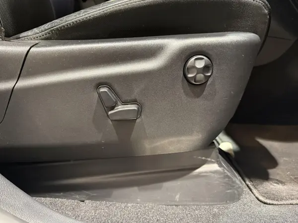 Jeep Grand Cherokee Limited (Non-Air Suspension) 4WD Coil Suspension/Navigation/TV/Certified Used Car Warranty/Black Leather (Granite Crystal Metallic C/C) — photo 9