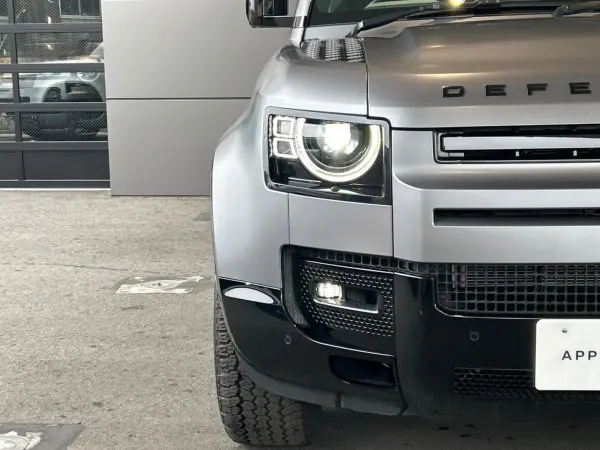 Land Rover Defender 110 X Dynamic SE 3.0L D300 Diesel Turbo 4WD Certified Used Car Air Suspension Head-Up Display Black Pack Meridian Ambient Lighting Memory Power Seats Genuine 20-inch Alloy Wheels Spare Wheel Cover 3D Surround Camera (Eiger Grey Metallic) — photo 7