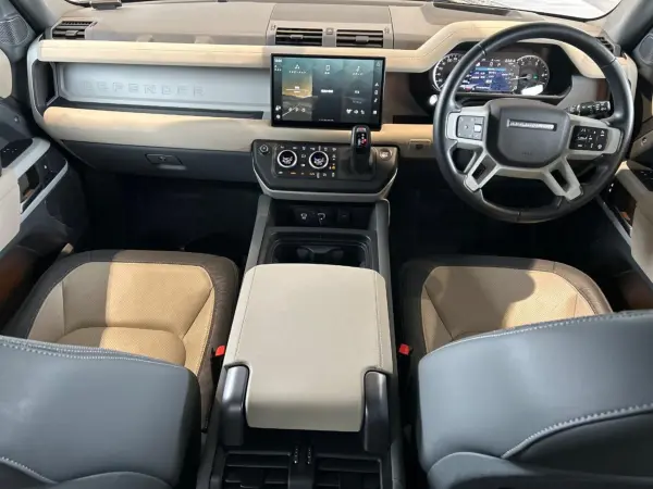 2023 Landrover Defender — photo 2