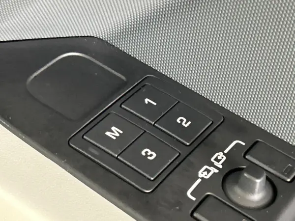 Land Rover Defender 110 X Dynamic SE 3.0L D300 Diesel Turbo 4WD Certified Used Car Air Suspension Head-Up Display Black Pack Meridian Ambient Lighting Memory Power Seats Genuine 20-inch Alloy Wheels Spare Wheel Cover 3D Surround Camera (Eiger Grey Metallic) — photo 9