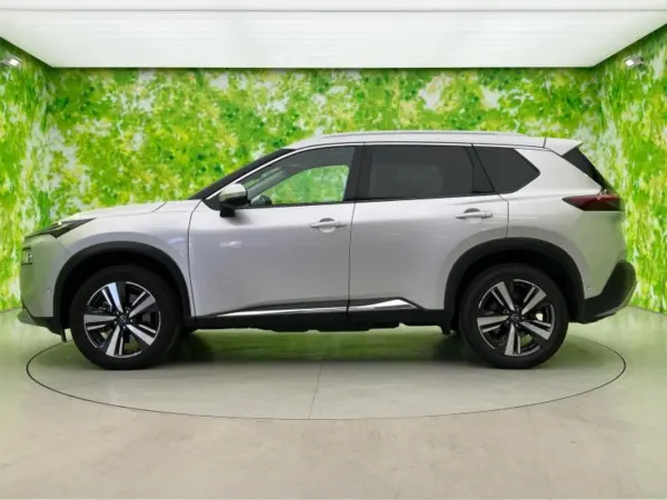 2022 Nissan Xtrail — photo 2