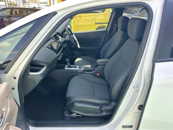 Honda Fit 1.5 e:HEV Home Grade with Factory Navigation, Backup Camera, ETC2.0 Unit (Platinum White Pearl) — photo 7