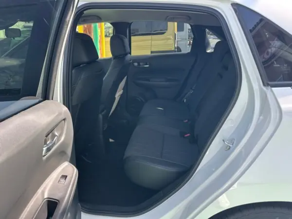 Honda Fit 1.5 e:HEV Home Grade with Factory Navigation, Backup Camera, ETC2.0 Unit (Platinum White Pearl) — photo 8