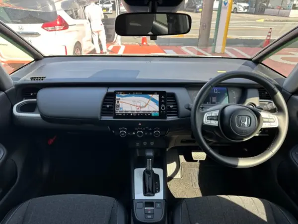 Honda Fit 1.5 e:HEV Home Grade with Factory Navigation, Backup Camera, ETC2.0 Unit (Platinum White Pearl) — photo 9