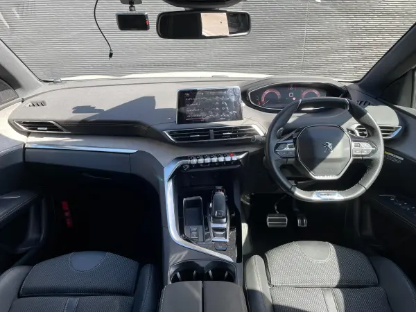 2022 Peugeot 3008 — photo 2
