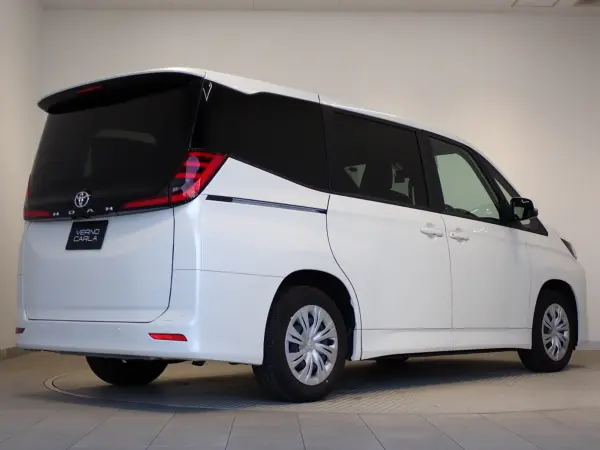 2024 Toyota Noah — photo 2
