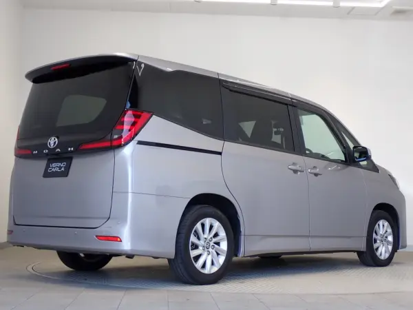 2023 Toyota Noah — photo 2