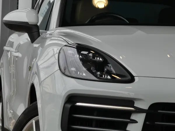 2020 Porsche Cayenne — photo 3
