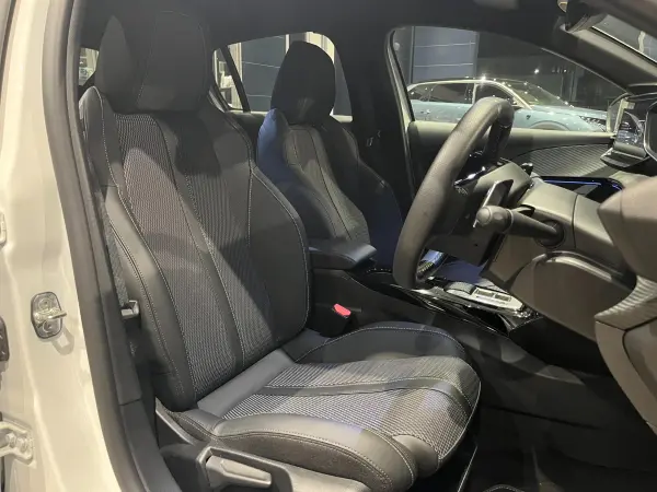 Peugeot 208GT — photo 8