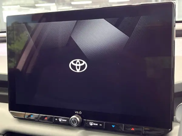Toyota RAV4 2.5 Z E-Four 4WD — photo 7
