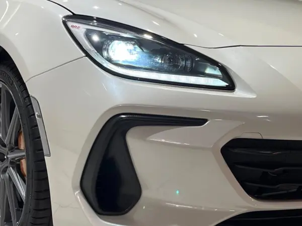 Subaru BRZ 2.4 STI Sport C-type with STI Dry Carbon Rear Spoiler, Brembo Calipers, Non-smoking, Genuine 9-inch SD Navi, Backup Camera, ETC, Dashcam, LED Headlights, Smart Key, Seat Heaters, EyeSight, Adaptive Cruise Control (Crystal White Pearl) — photo 9