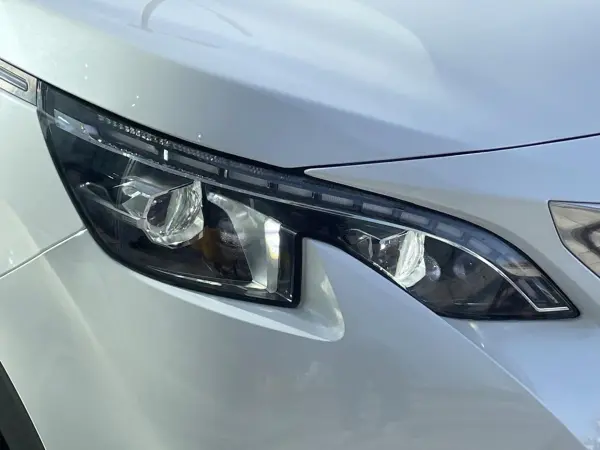 Peugeot 5008 Cross City BlueHDi Diesel Turbo Panoramic Sunroof Radar Cruise Control CarPlay Backup Camera Side Camera Seat Heater Memory Seat Collision Mitigation Braking LED Headlights ETC Blind Spot Assist Paddle Shift (Pearl White) — photo 8