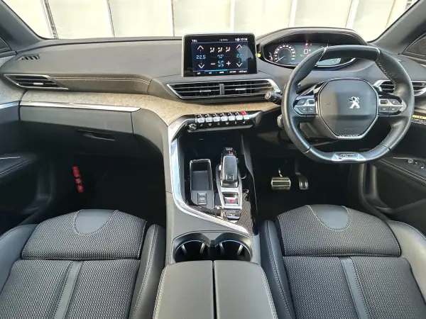 2022 Peugeot 5008 — photo 2