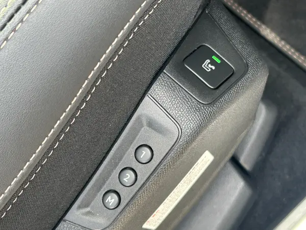 Peugeot 5008 GT ACC Display Audio Non-Smoking Car Backup Camera BSM Half Leather Seat Seat Heater Power Seat LED Headlight High Beam Assist Paddle Shift Electric Rear Gate Genuine 18-inch AW (Pearl White) — photo 7