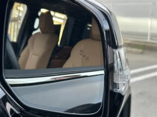 Lexus LX600 4WD — photo 8