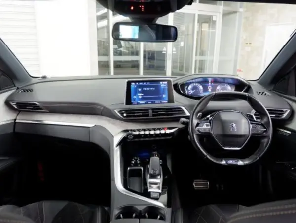 2019 Peugeot 3008 — photo 2