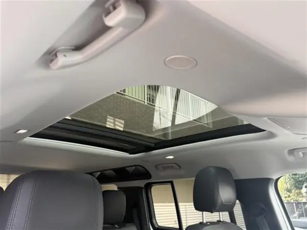 2020 Landrover Defender — photo 3