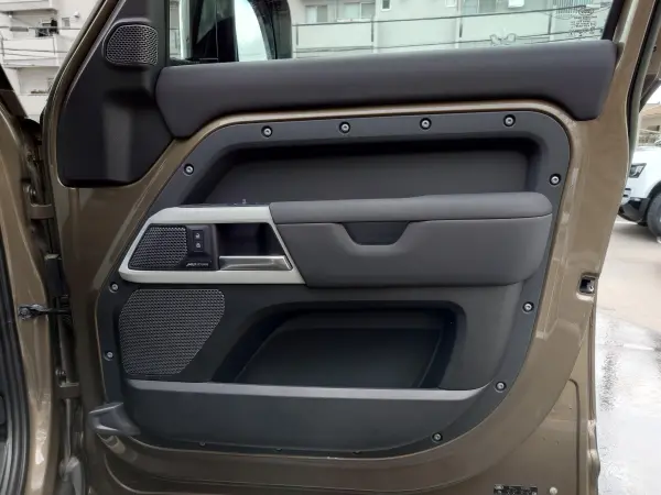 Land Rover Defender 110 SE 2.0L P300 4WD Certified Used Car 1 Owner Black Pack Leather Seats Memory Power Seats Seat Heater & Cooler (F) MERIDIAN Digital Meter 360 Camera ACC/LKA/BSM/RTM Genuine Drive Recorder Apple CarPlay & Android Auto 20-inch AW (Gondwana Stone) — photo 7