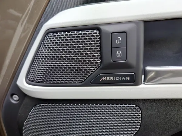 Land Rover Defender 110 SE 2.0L P300 4WD Certified Used Car 1 Owner Black Pack Leather Seats Memory Power Seats Seat Heater & Cooler (F) MERIDIAN Digital Meter 360 Camera ACC/LKA/BSM/RTM Genuine Drive Recorder Apple CarPlay & Android Auto 20-inch AW (Gondwana Stone) — photo 9