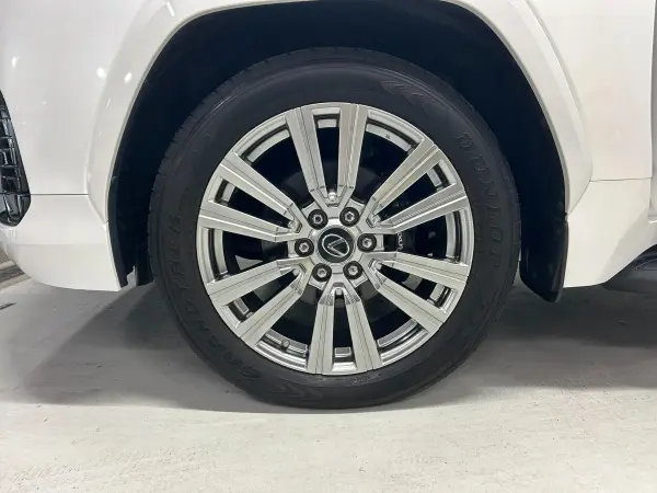 Lexus LX600 Executive 4WD — photo 9