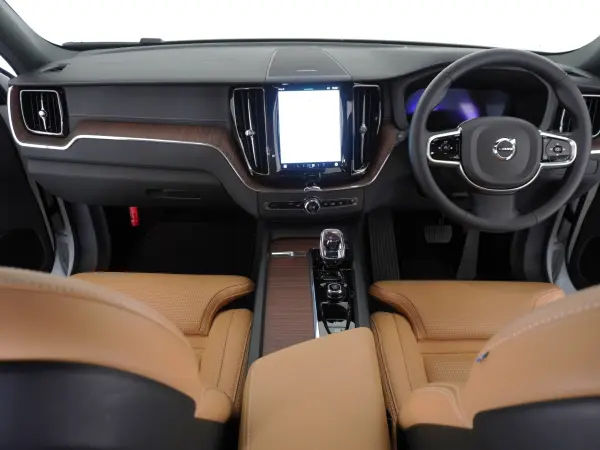 Volvo XC60 Ultimate B5 AWD 4WD Crystal White Premium Metallic — photo 7