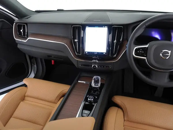 Volvo XC60 Ultimate B5 AWD 4WD Crystal White Premium Metallic — photo 8