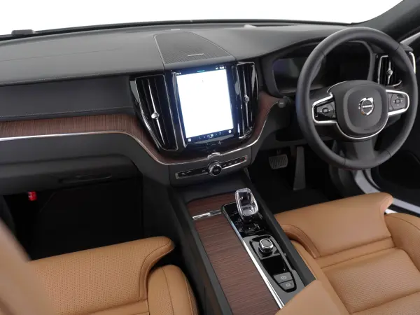 Volvo XC60 Ultimate B5 AWD 4WD Crystal White Premium Metallic — photo 9