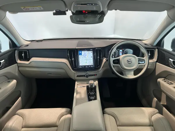 2021 Volvo Xc60 — photo 2