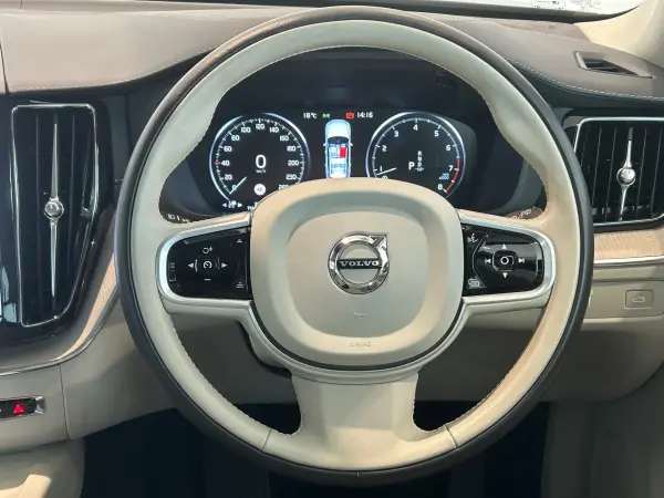 2021 Volvo Xc60 — photo 3
