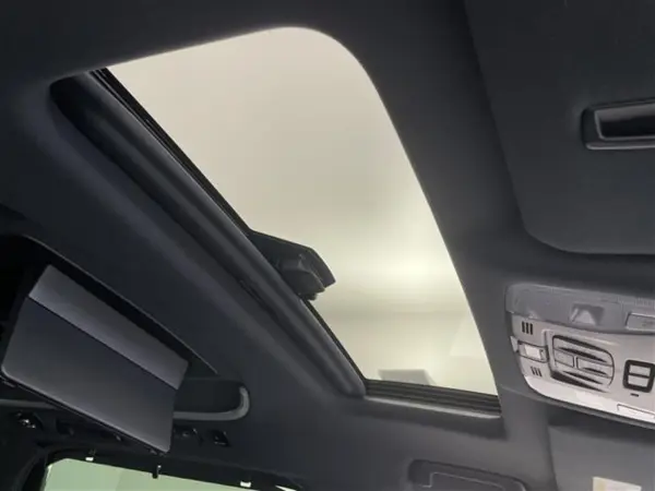 2022 Toyota Alphard — photo 3