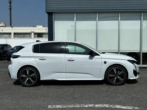 2025 Peugeot 308 — photo 2