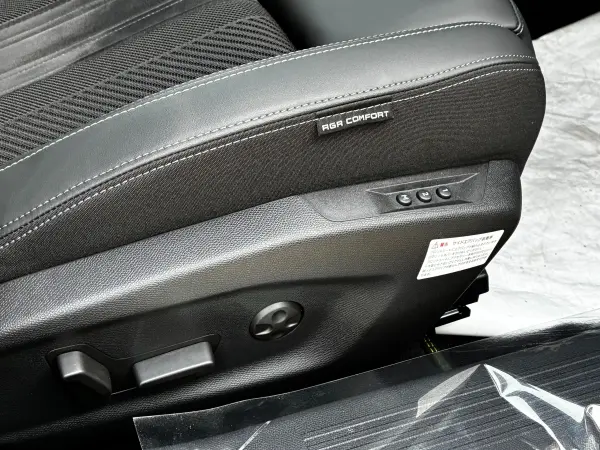 Peugeot 308 GT Plug-in Hybrid — photo 9
