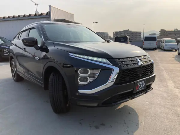 Mitsubishi Eclipse Cross PHEV 2.4 P 4WD with Navigation, Backup Camera, Corner Sensors, Seat Heater, Steering Wheel Heater (Black Mica) — photo 9