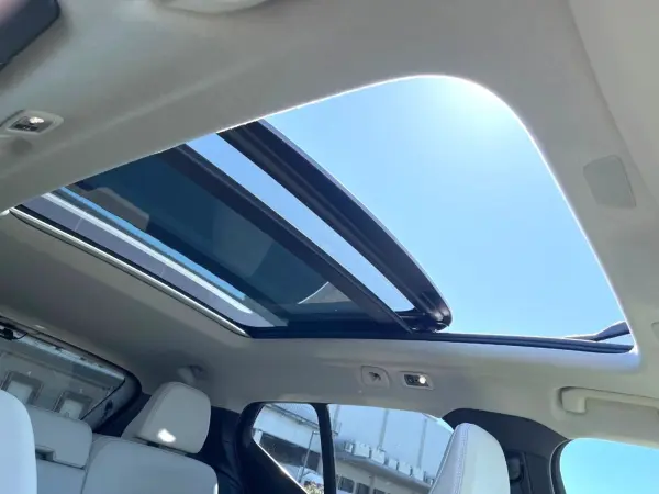 Volvo XC40 Recharge Plug-in Hybrid T5 Inscription Certified Used Car Panoramic Glass Sunroof Harman/Kardon White Leather Genuine Navigation 360° View Camera Non-Smoking Car Power Seats with Memory Function Seat Heater Power Tailgate Bluetooth (Crystal White) — photo 7