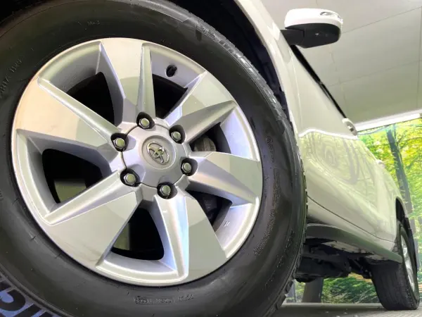 Toyota Land Cruiser Prado 2.8 TX L Package Diesel Turbo 4WD Non-Smoking Sunroof 7-Seater Factory 9-inch Navigation Surround View Camera Diesel Black Leather Seats Seat Ventilation ETC2.0 LED Headlights Bluetooth Playback Power Folding Mirrors Radar Cruise (White Pearl Crystal Shine) — photo 9