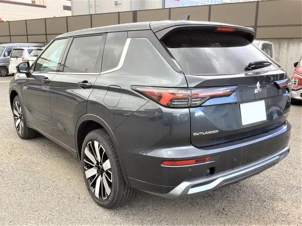 2025 Mitsubishi Outlander — photo 3