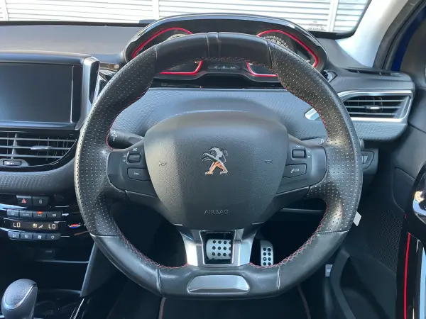 Peugeot 2008 GT Line Black Pack — photo 8