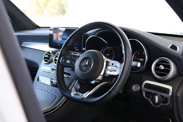 Mercedes-Benz GLC220 d 4MATIC AMG Line Diesel Turbo 4WD (Sunroof, Air Suspension, Burmester, Front/Rear Dashcam, 360 Camera, Bluetooth, Navigation, DTV, Power Seats, Seat Heaters, Power Trunk, Collision Mitigation Braking, Adaptive Cruise Control, Lane Keep Assist, Blind Spot Assist) (Diamond White) — photo 7