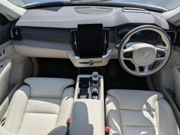 2025 Volvo Xc90 — photo 3