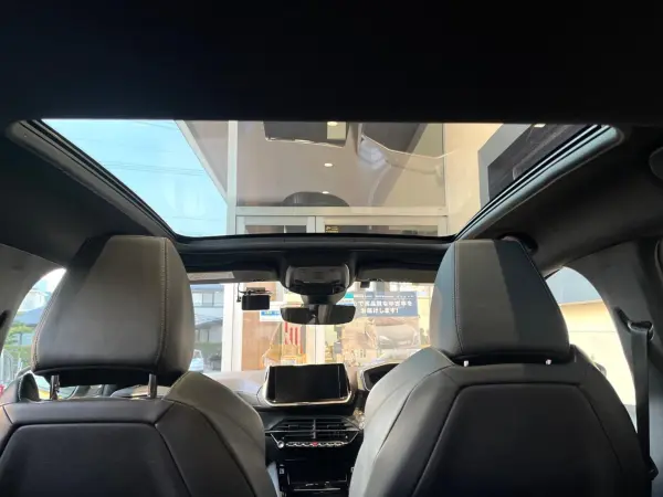 2022 Peugeot 208 — photo 2