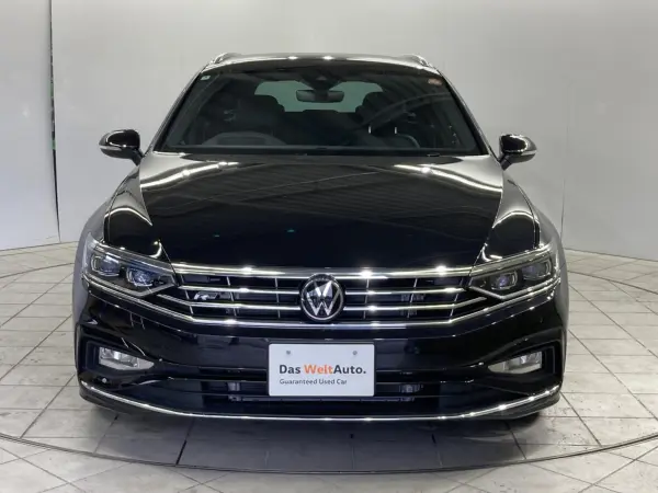 Volkswagen Passat Variant TDI R-Line Diesel Turbo Travel Assist Genuine Navigation 19-inch Alloy Wheels Seat Heater Rear Camera ETC On-board Unit Head-up Display Surround View Camera R-Line Exclusive Interior Brake Assist (Deep Black Pearl Effect) — photo 9