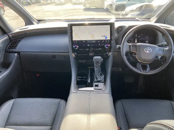 2025 Toyota Alphard — photo 3