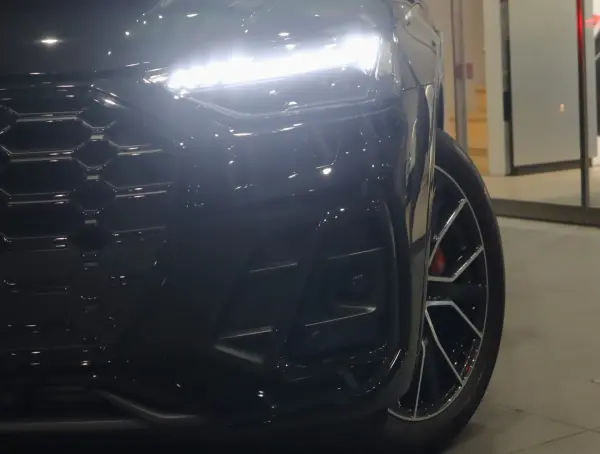 Audi SQ5 3.0 4WD Leather Package (Fine Nappa Leather Diamond Stitch, Bang & Olufsen 3D), Panoramic Sunroof, 20-inch Alloy Wheels, Black Styling Package, TV Tuner, Privacy Glass, Comfort Package (Mythos Black Metallic) — photo 7